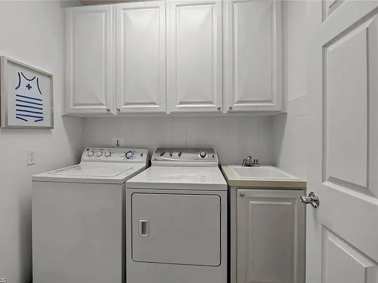 15561 Latitude Dr — Photo 11