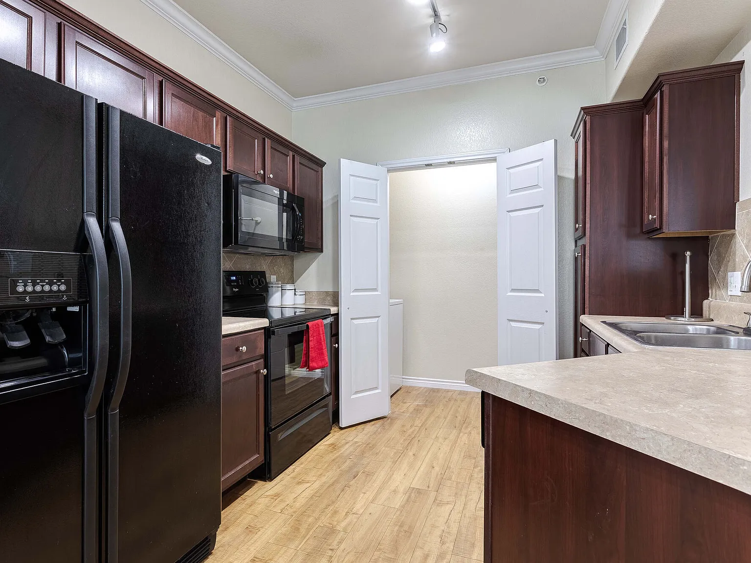 Plantation Apartments — Photo 3