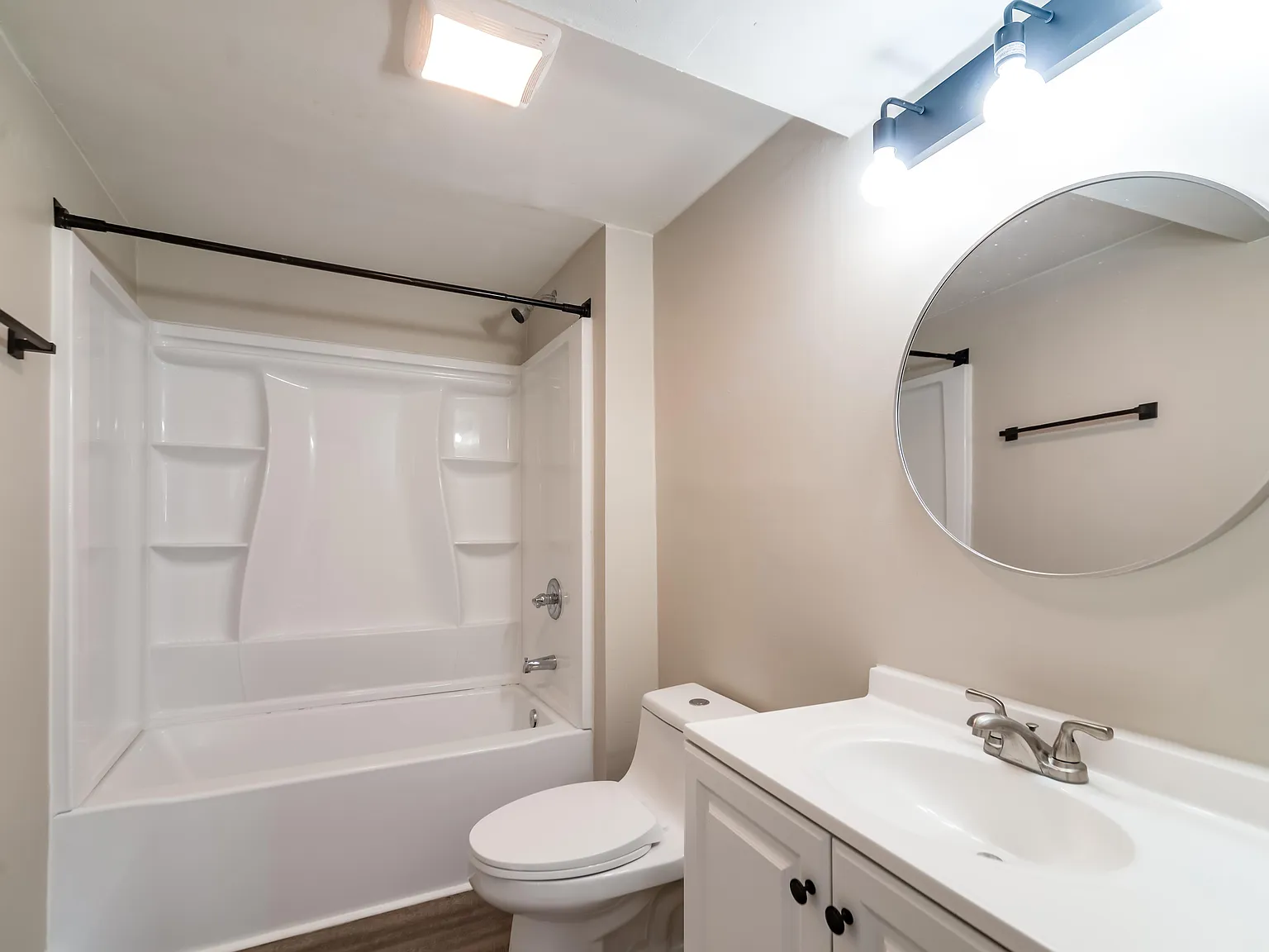 4 bed, 3.0 bath, 2979 sqft, $845 — Photo 2