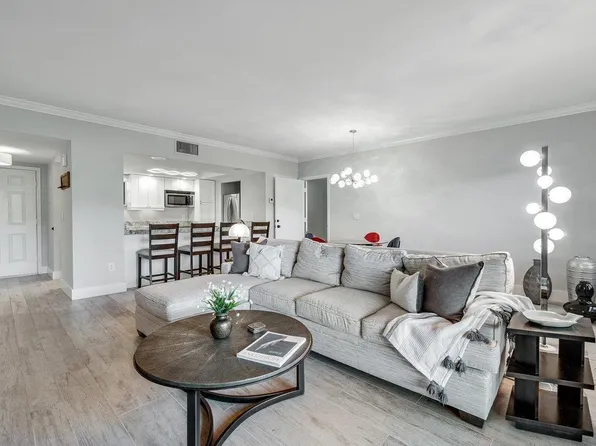 11863 Wimbledon Cir, Wellington, FL