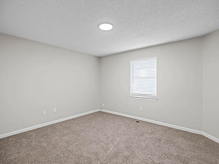 732 NE Barnes Dr #B — Photo 11