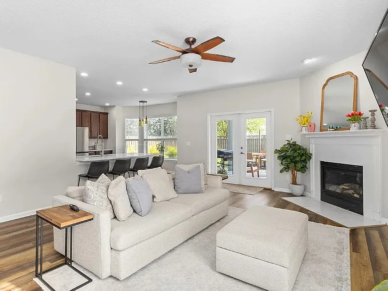708 Flowers St — Photo 11