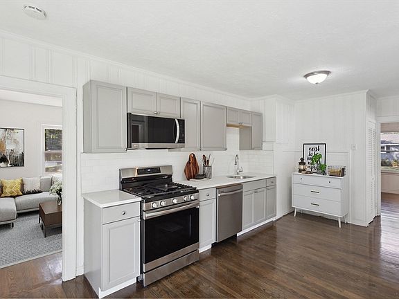 5th image of 54 Whited Ave