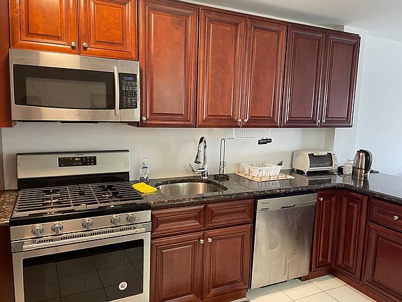 3rd image of 55 Waterview Ct #B