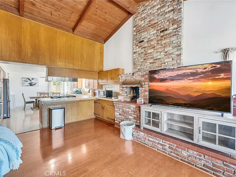1345 S Jellick Ave — Photo 10