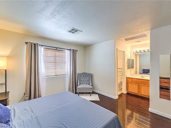 3rd image of 5330 Portavilla Ct Unit 203