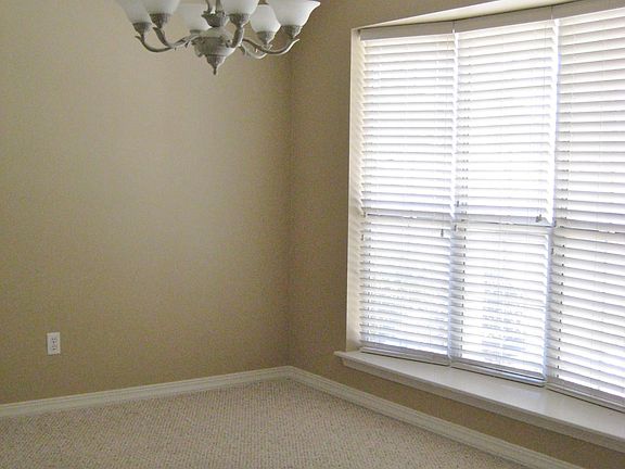 3rd image of 129 Tanglewood Dr