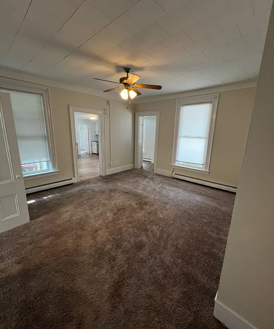 3 bed, 1300 sqft, $2,600 — Photo 4