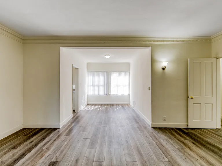 1100 Westmoreland Apartments — Photo 10