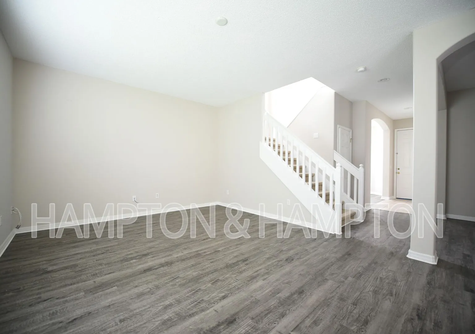 Spacious 3 Bedroom 2.5 Bath In Gated Community — Photo 4