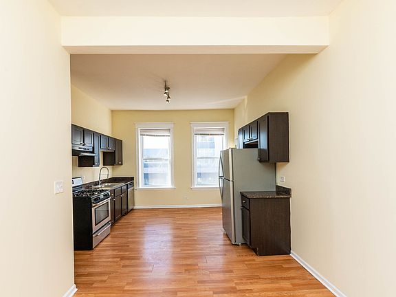 4th image of 2459 W Armitage Ave #2R