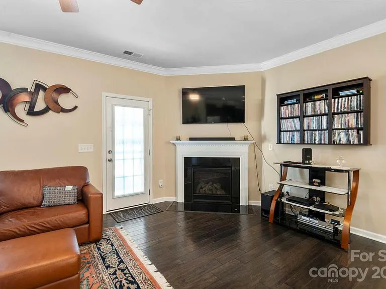 5009 Mockernut Ln — Photo 22