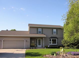4508 Harvest Cir, Manitowoc, WI 54220