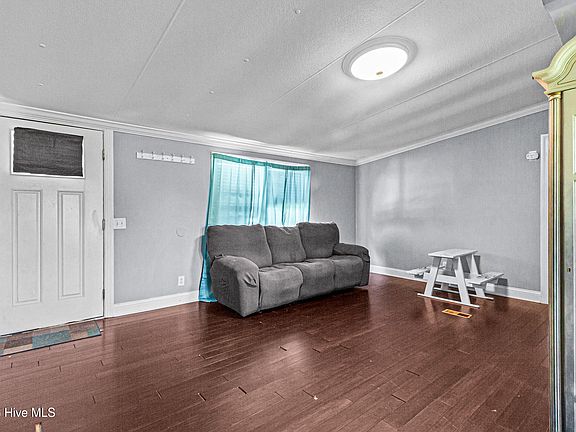 2nd image of 109 Lariat Circle