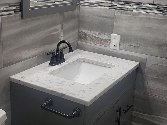 5th image of 220 Karen Dr