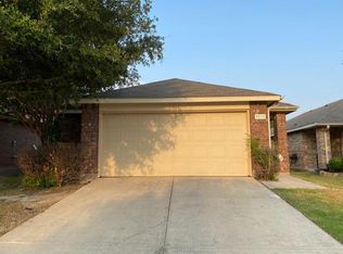 8832 Valley River Dr, Fort Worth, TX 76244