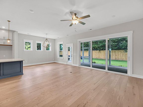 4th image of 357 Glide Slope St