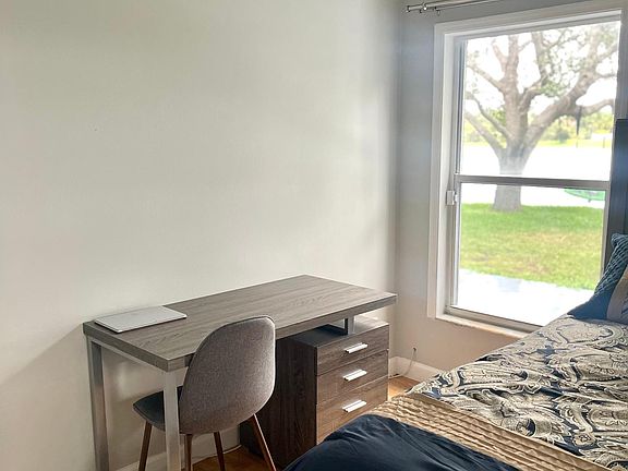 5th image of 845 NW Waterlily Pl