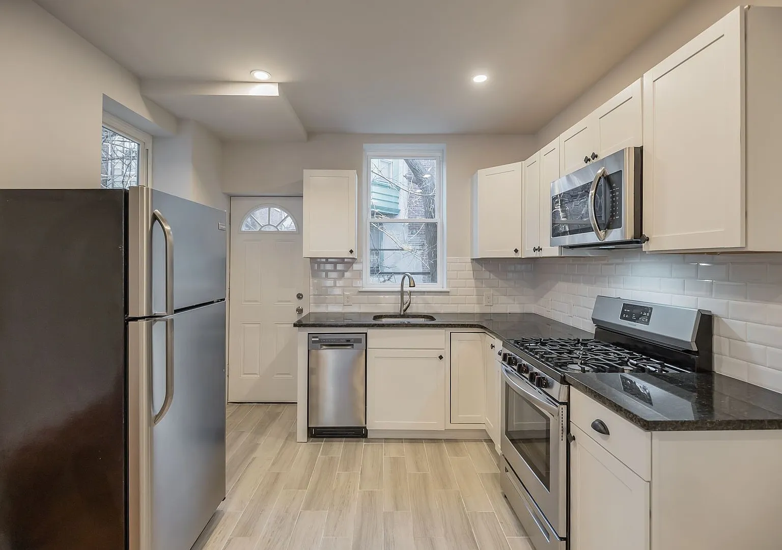 Bright and Open 2 Bedroom/1 Bath in West Philly, Pet Friendly! — Photo 3