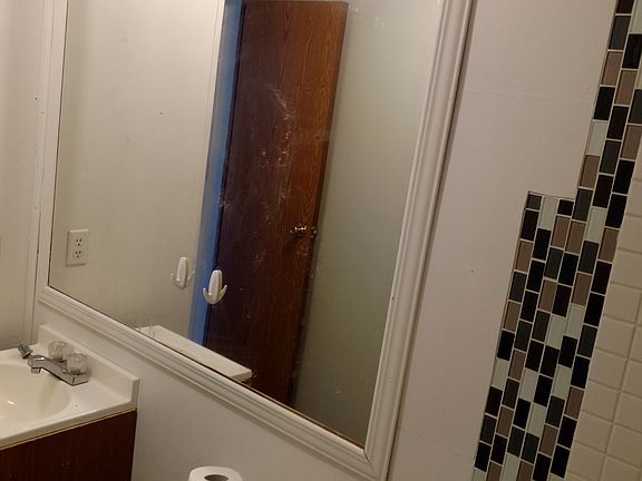 3rd image of 210 Sequoia Dr