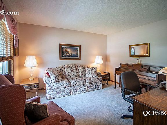3rd image of 1498 Birchwood Dr