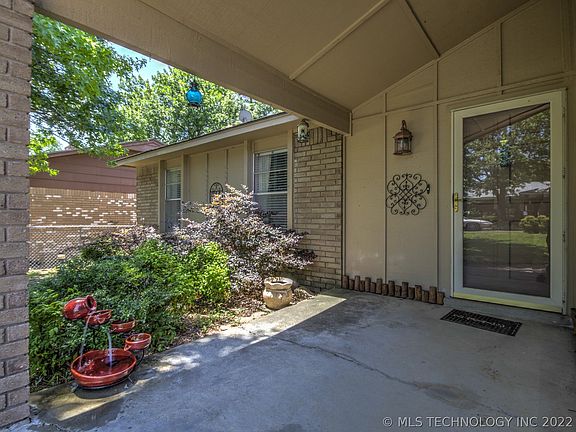 4th image of 266 S 183rd East Ave
