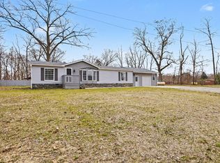 67429 N Shore Dr, Edwardsburg, MI 49112