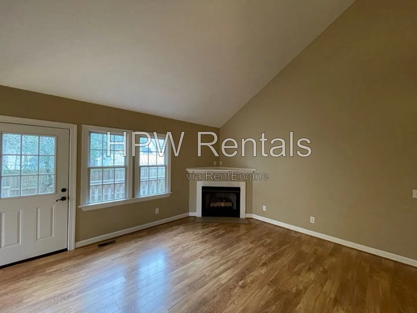 3 bed, 2.0 bath, 1348 sqft, $1,850 — Photo 4