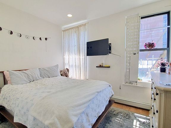 4th image of 56 W 127th St #5S