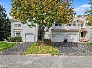 3 Weatherhill Rd, Hamburg, NJ 07419