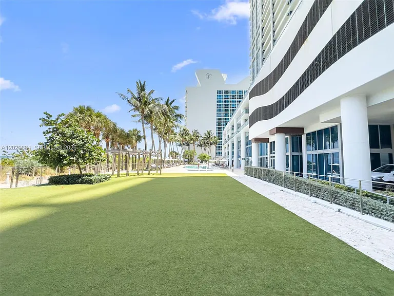 6801 Collins Ave #417 — Photo 41