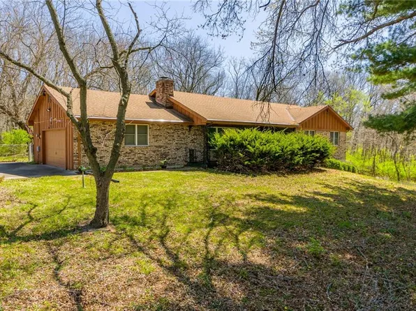 9233 Liggett Rd, Kansas City, KS 66109