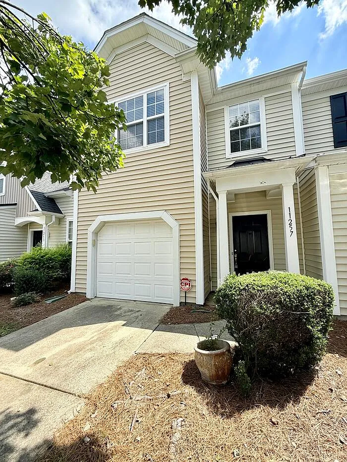 3 bed, 2.5 bath, 1549 sqft, $1,850 — Photo 1