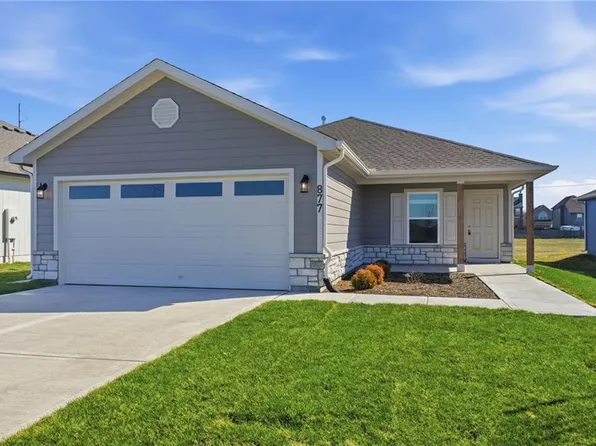 468 Valley View Dr, Tonganoxie, KS 66086