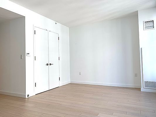 3rd image of 535 W 43rd St APT S8j
