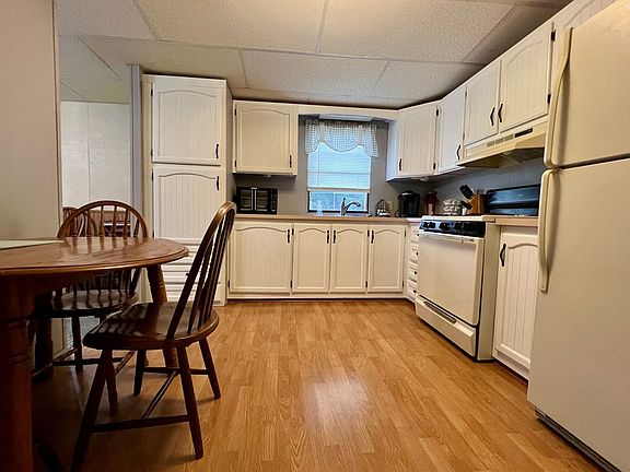 2nd image of 202 N 1st St