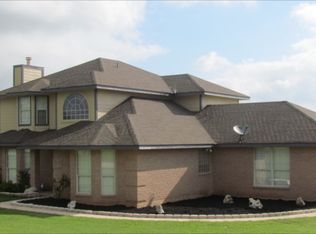 123 Country Gdns, La Vernia, TX 78121