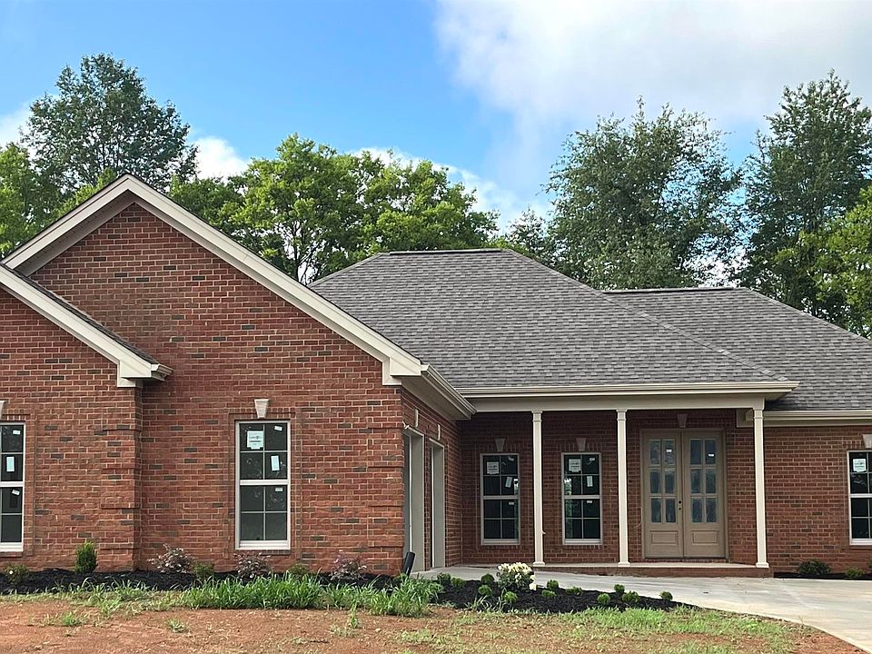 1st image of 444 Dartmoor Dr