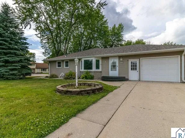 100 Meadow Ln, Mankato, MN 56001