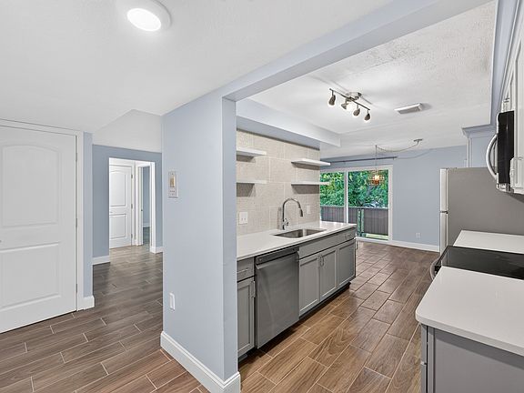 2nd image of 22081 River Oaks Dr APT B8