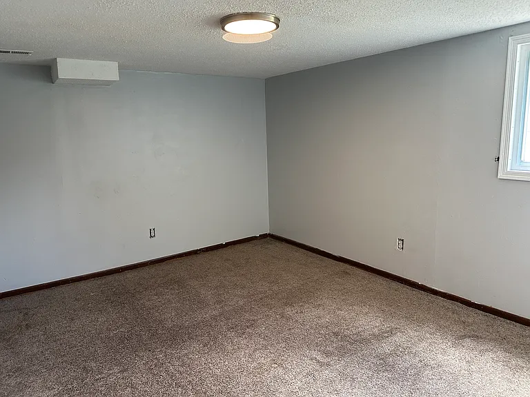 4701 University Ave NE — Photo 5