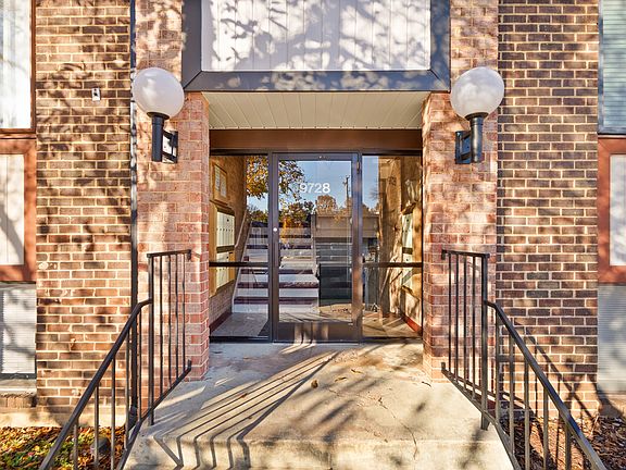 5th image of 9728 Kingsbridge Dr APT 302