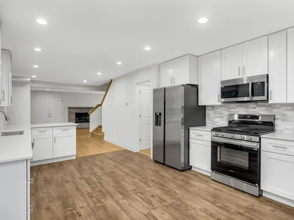1077 Century Ave S, Maplewood, MN 55119