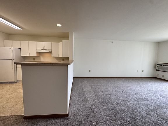 4th image of 6162 Dell Dr #217