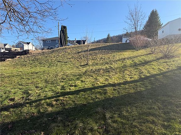 4th image of 354 Sunset Dr