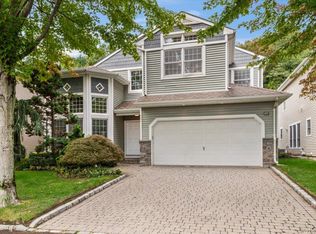 134 Sagamore Drive, Plainview, NY 11803