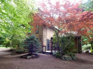 1203 Longrifle Rd, Pocono Pines, PA 18350