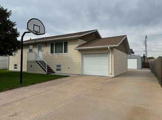 2015 E D St, North Platte, NE 69101