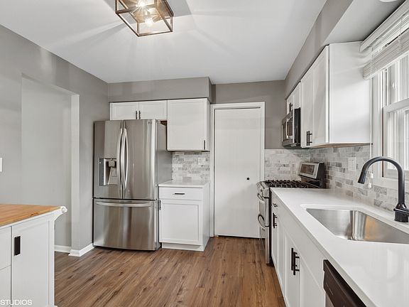 5th image of 1686 Grosvenor Cir Unit B