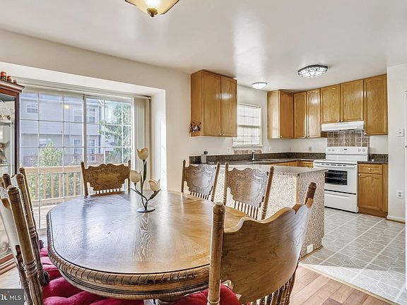 4th image of 202 Barrows Ct
